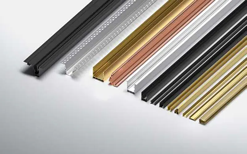 Kundenspezifische LED-Profile in verschiedenen Eloxalfarben werden zur Produktauswahl angezeigt