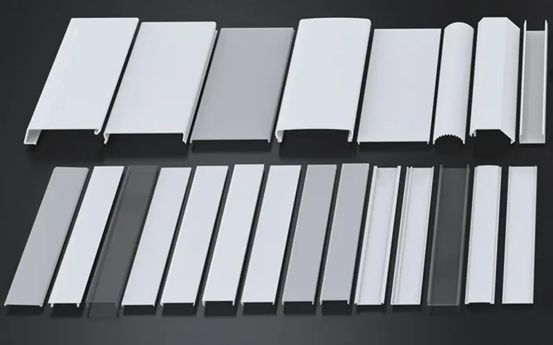 Närbildsdetalj av frostat diffusorhölje för LED-ljusband för jämn ljusspridning