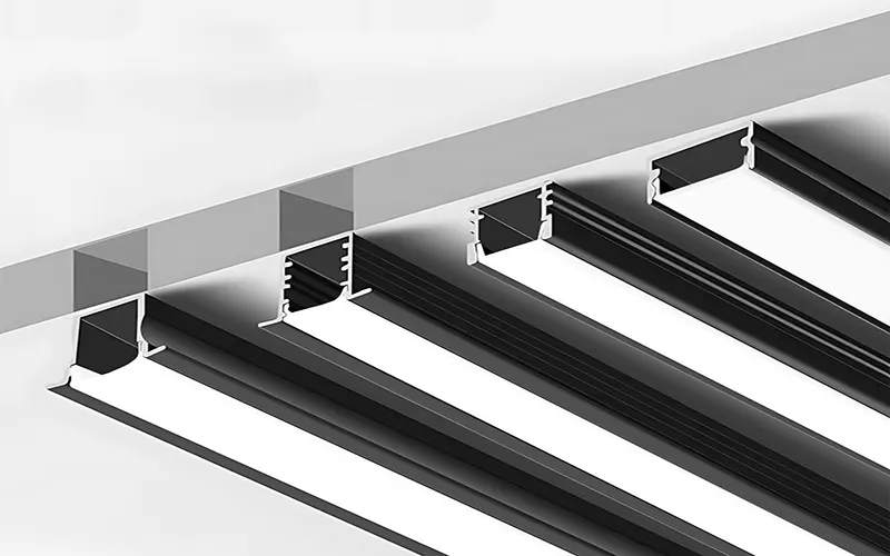 Profil đèn LED dải gắn tường tạo ra ánh sáng tuyến tính mượt mà và đồng đều trong không gian nội thất.