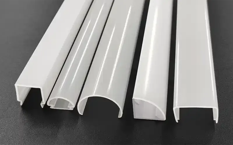 PC diffuser affecting light uniformity and highlighting LED strip flickering