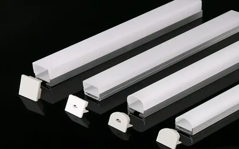 Copertura LED trasparente installata sul canale della striscia LED in alluminio