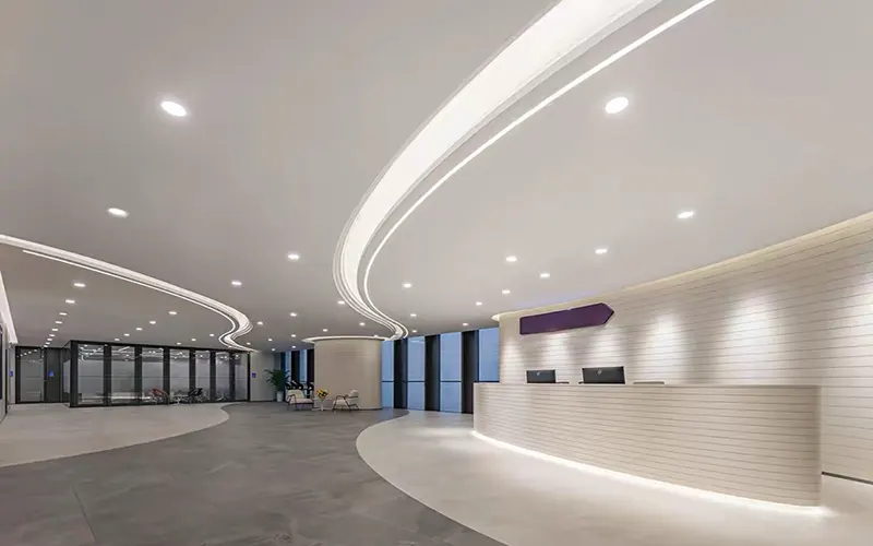 perfil de tira LED flexible aplicado en pared curva para iluminación arquitectónica moderna