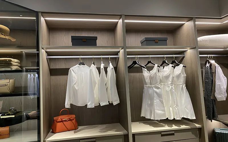 Armadio LED profilo canale in alluminio per l'installazione di strisce di illuminazione a LED