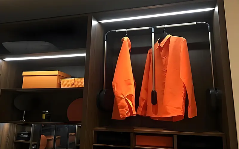 Profilo LED per armadi utilizzato per l'illuminazione di interni moderni