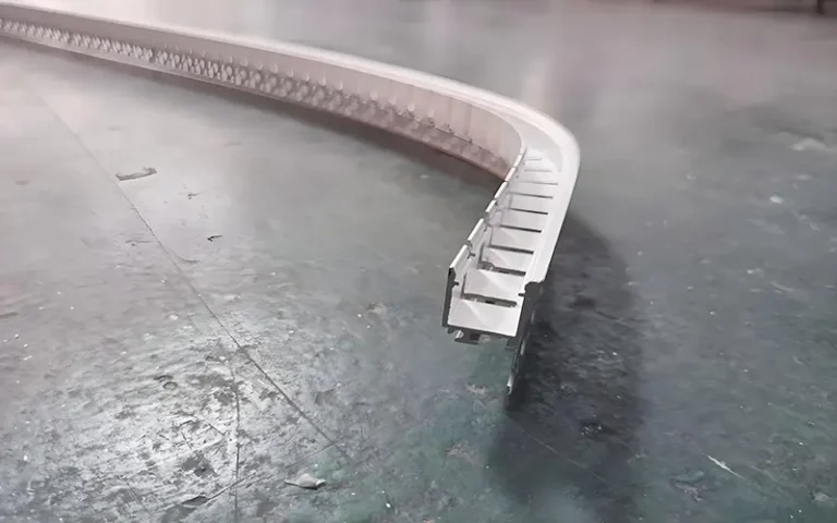 ¿Cómo instalar tiras de luces LED en un canal de aluminio flexible curvado?
