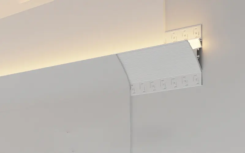 Đèn LED dạng thanh treo tường hiện đại được lắp đặt trong không gian nội thất sang trọng