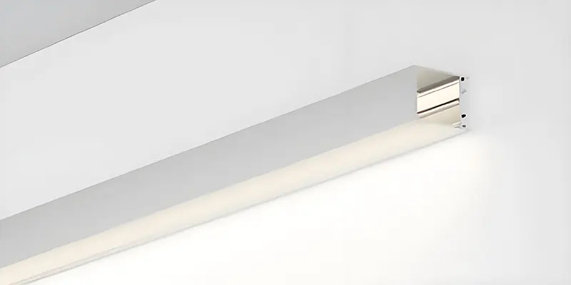 Đèn LED dạng thanh gắn tường với ánh sáng chiếu lên và chiếu xuống