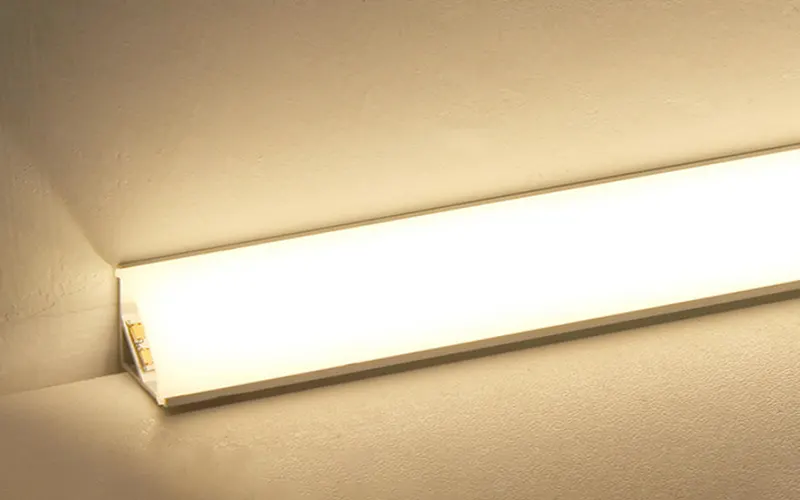 V-förmiger LED-Aluminiumkanal mit beleuchtetem LED-Streifen